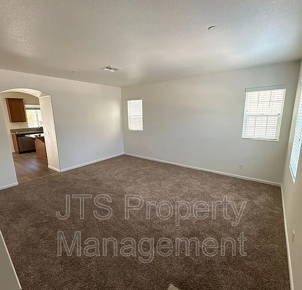 451 Ashwick Loop — Photo 3
