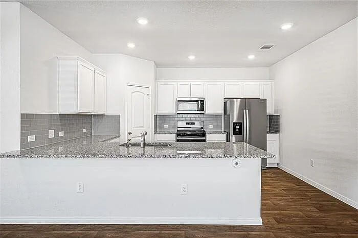 121 Mackinac Ln — Photo 3