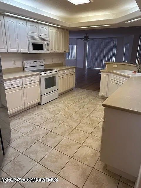 3 bed, 2.0 bath, 2348 sqft, $2,750 — Photo 3