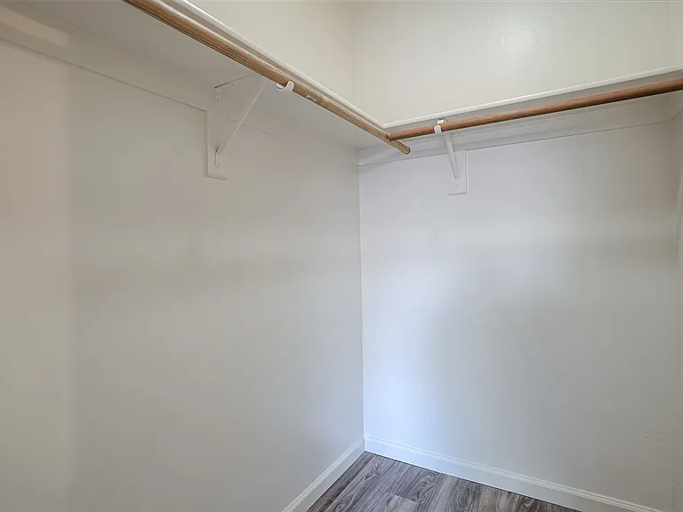 645 Ash St — Photo 11