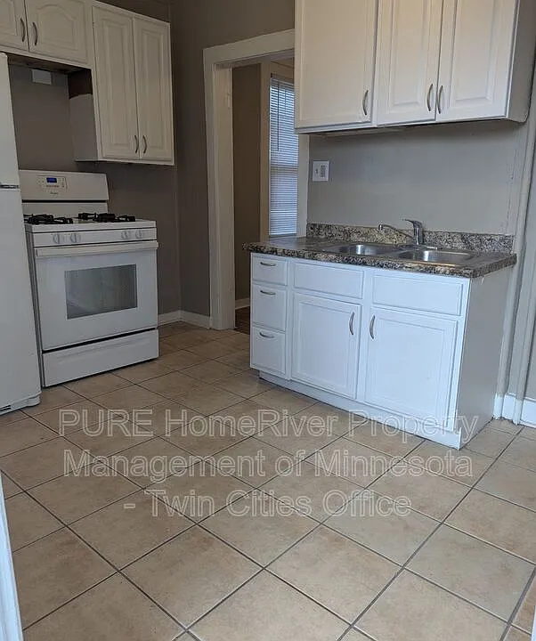 605 Van Buren Ave #2