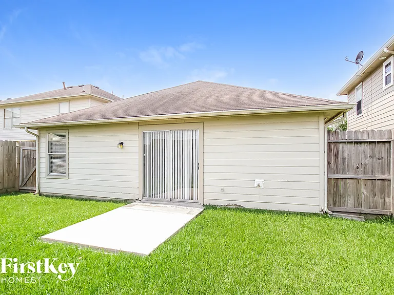 916 Willaby St — Photo 14