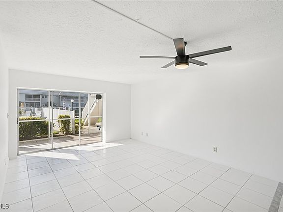 5th image of 1006 SE 46th St APT 1C
