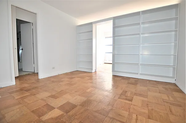 Rented by Manhattan Realty Group | media 19