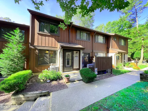 57 Stone Ln, Staten Island, NY 10314