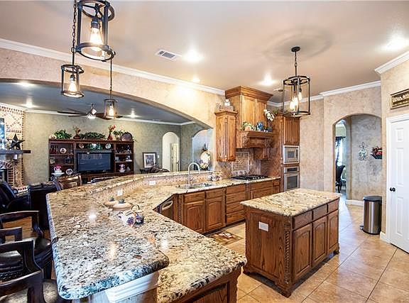 3rd image of 1204 County Road 1224