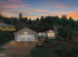 230 SW Cedar St, Waldport, OR 97394