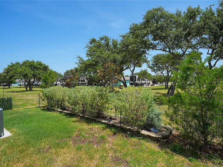 72 Augusta Cir — Photo 22