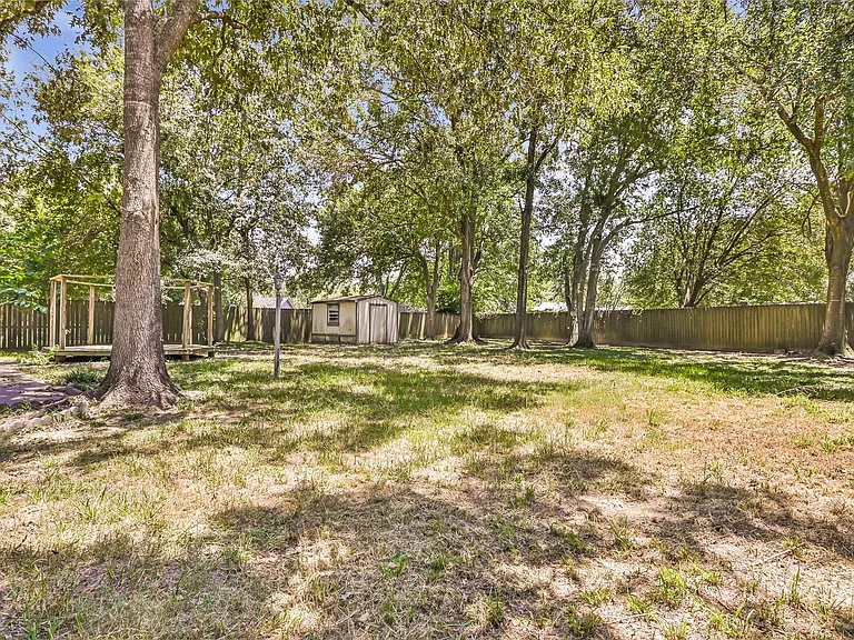 2414 Chanay Ln — Photo 7