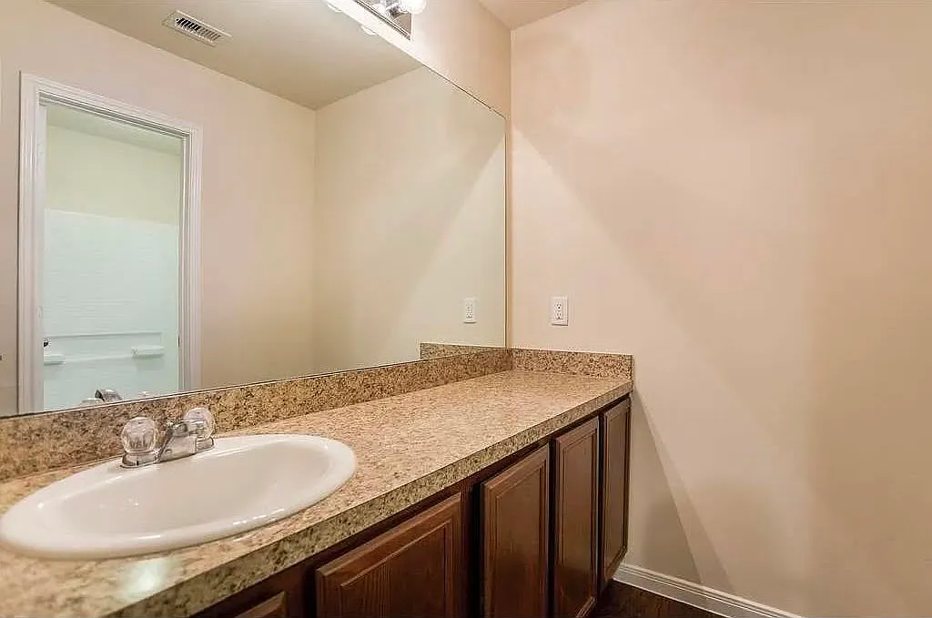 3 bed, 1828 sqft, $1,455 — Photo 2