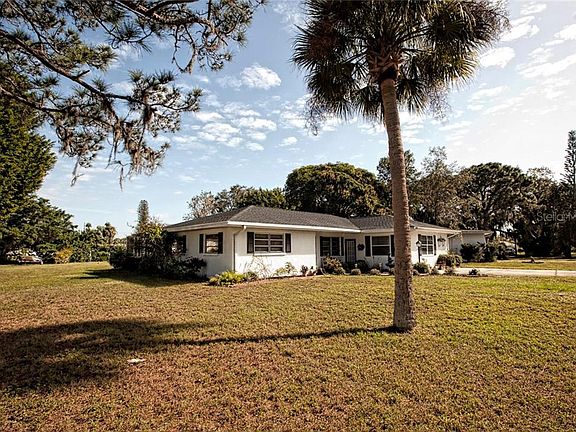 3rd image of 304 Dona Dr