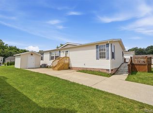11784 Stoneridge Ct, South Lyon, MI 48178