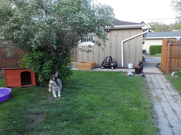 3rd image of 712 2nd Ave NE