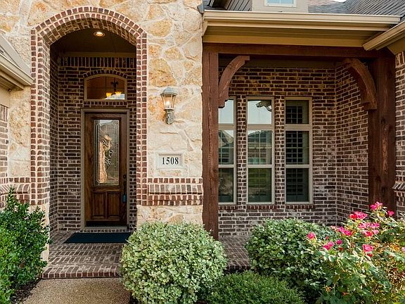 4th image of 1508 Silverleaf Dr