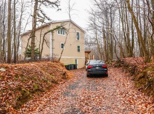 537 Clearview Dr, Long Pond, PA