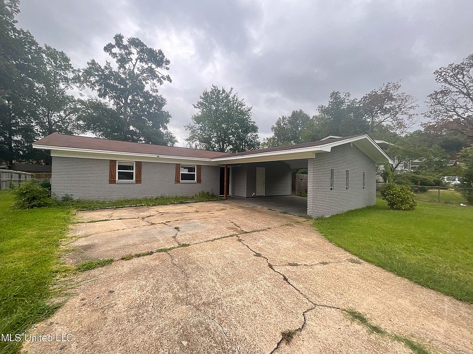 1st image of 448 Marilyn Dr