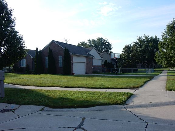 3rd image of 31217 Lions Pointe Dr
