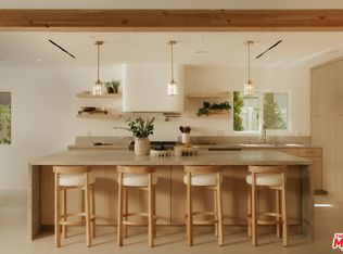 880 Teakwood Rd, Los Angeles, CA 90049