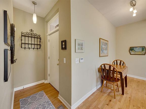 4th image of 3901 Botanical Ave #4