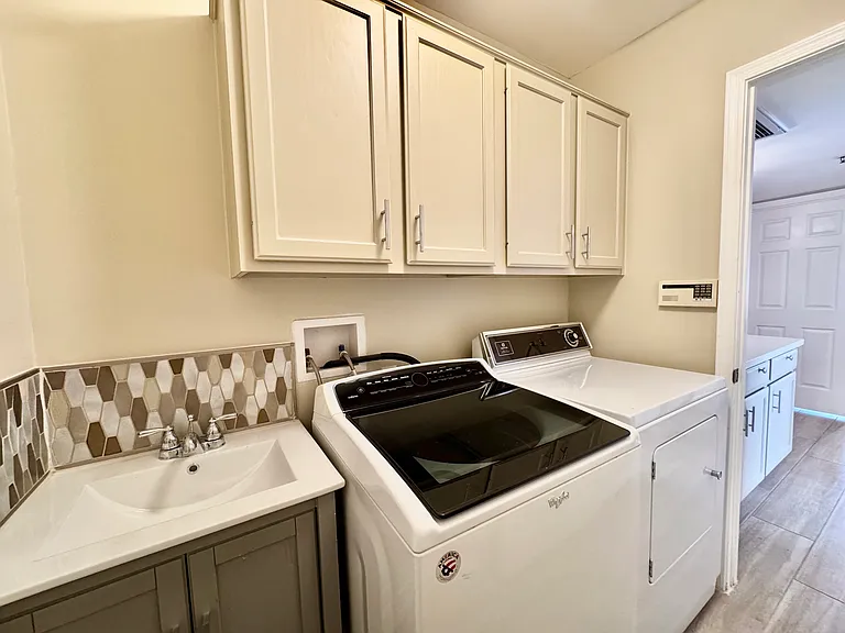 9104 E Sharon Dr — Photo 27