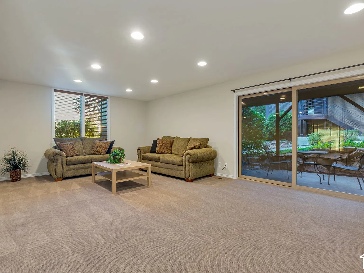 2 bed, 1100 sqft, $2,300 — Photo 2