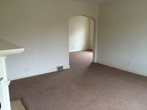 5th image of 2346 Fleet Ave #2