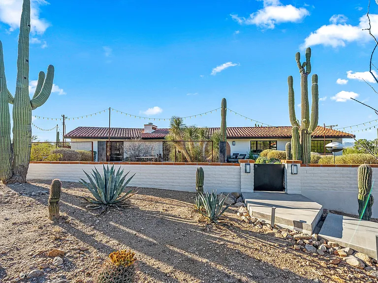 2640 E Camino La Zorrela — Photo 4