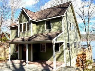 2 Knollwood Rd, Lake Ariel, PA 18436