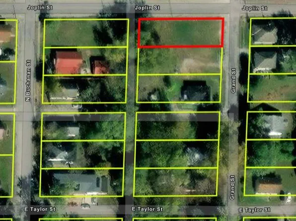 511 Grand St, Benton, IL 62812