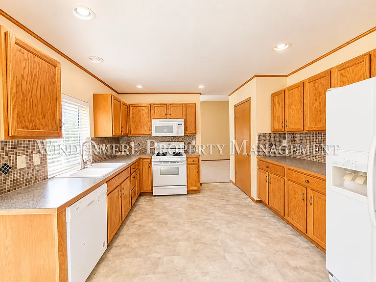 3005 NE Yale Way — Photo 6
