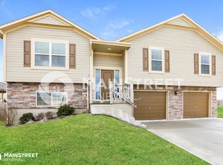 1401 N 10th St E, Louisburg, KS 66053
