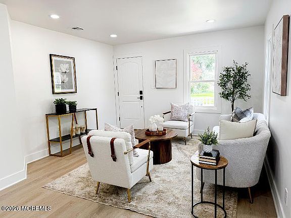 5th image of 1609 6th Avenue