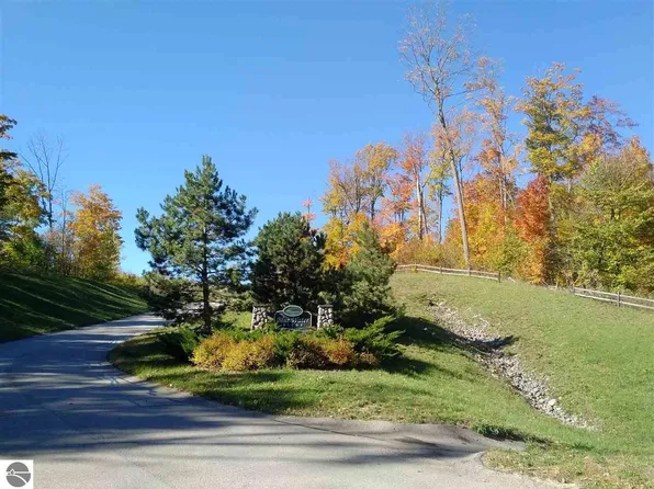 1927 N Blue Water Ct #6, Suttons Bay, MI 49682