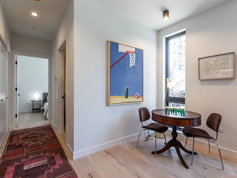 1712 Oak #201 (former model unit) (identical layout for 301 and 401)