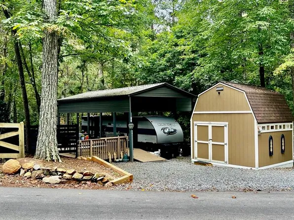 73 10th St, Ellijay, GA 30540