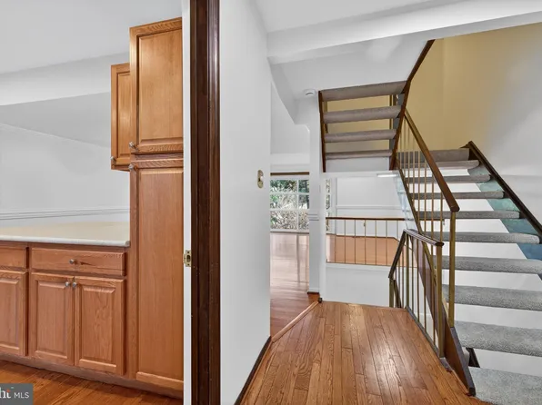 9250 Three Oaks Dr, Silver Spring, MD 20901