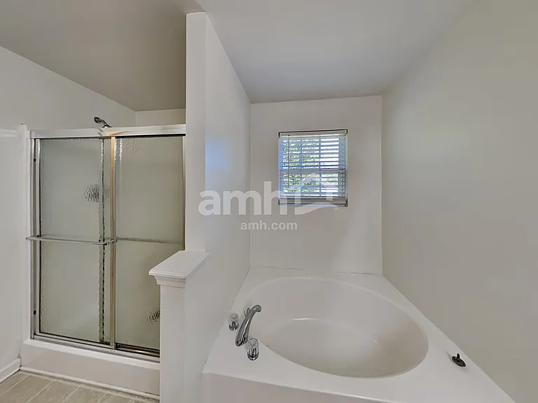 1042 Vanguard Dr — Photo 14