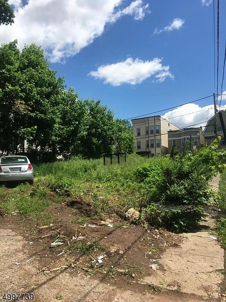 1st image of 89 Montgomery Ave