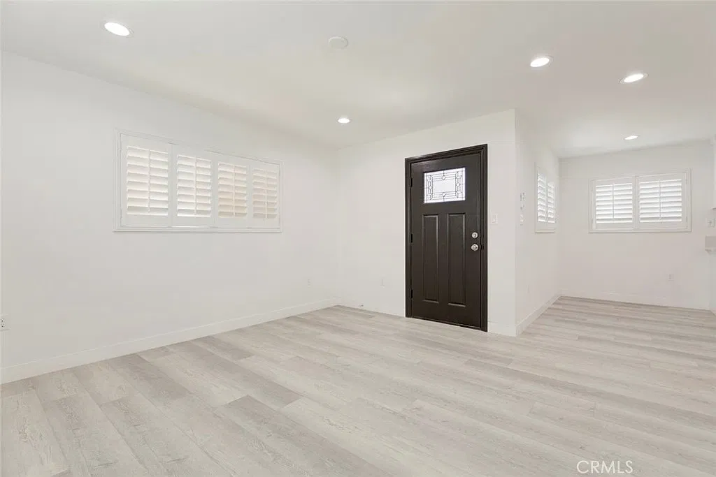 3 bed, 1000 sqft, $3,950 — Photo 3
