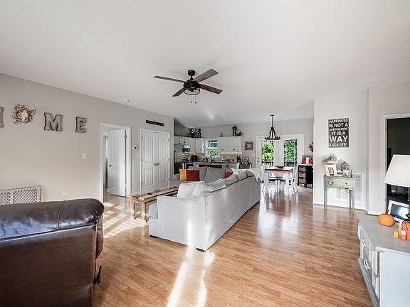 3rd image of 448 Mantle Dr