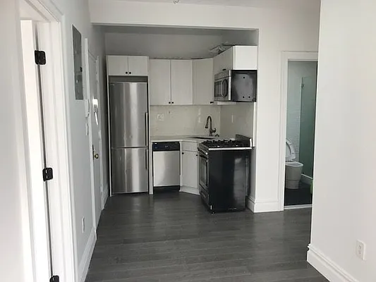 Rented by Platinum Forbes Global Properties | media 17