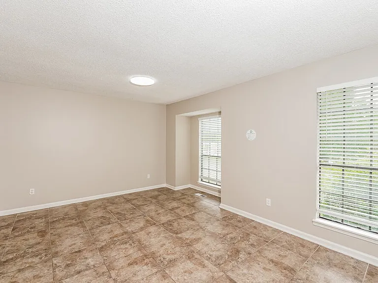 1100 Westchester Pkwy — Photo 7