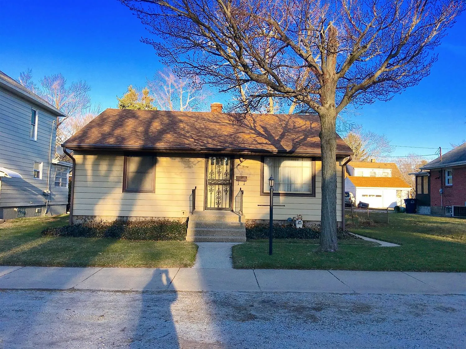 120 Sanborn St photo 1