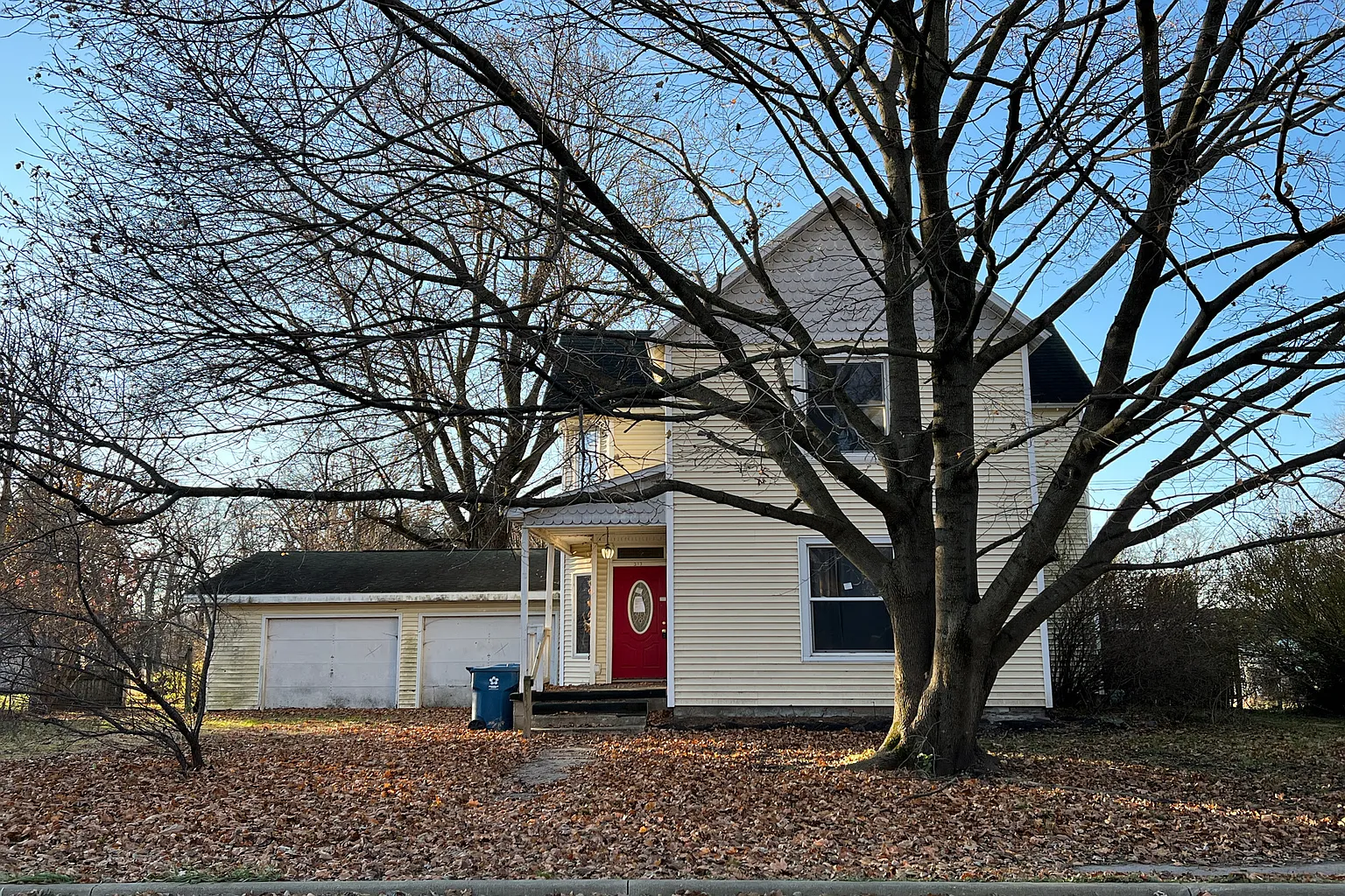 213 E Main St photo 1