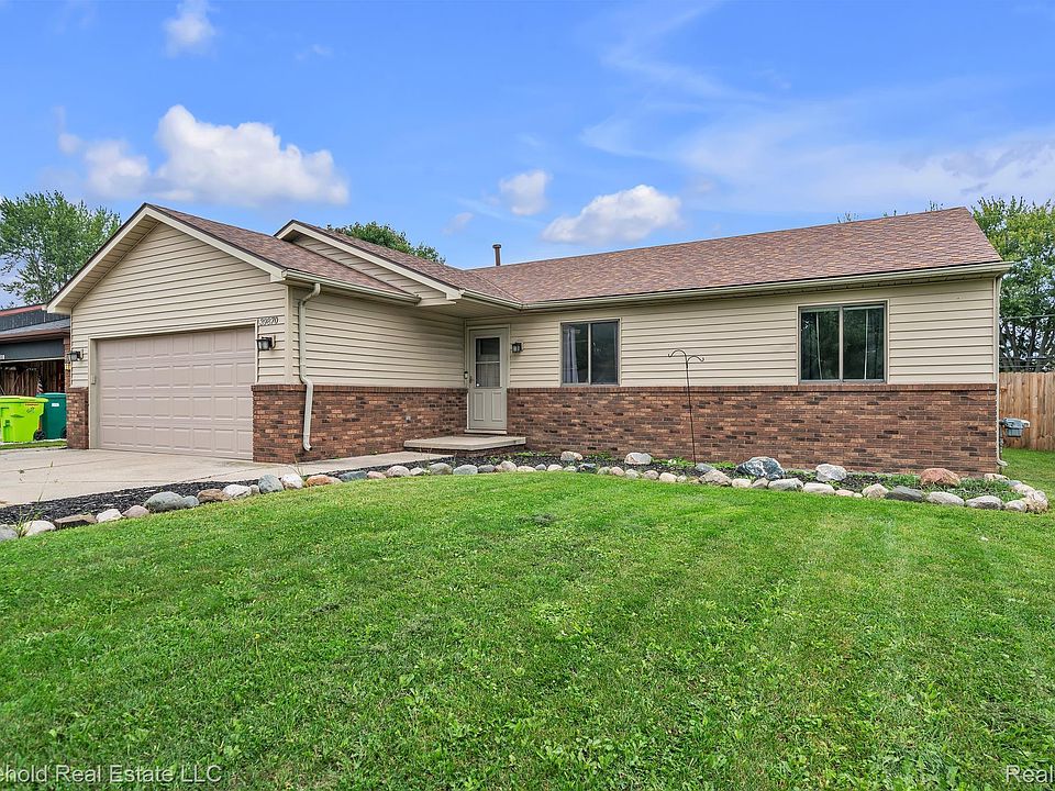 1st image of 39870 Bridgeview St