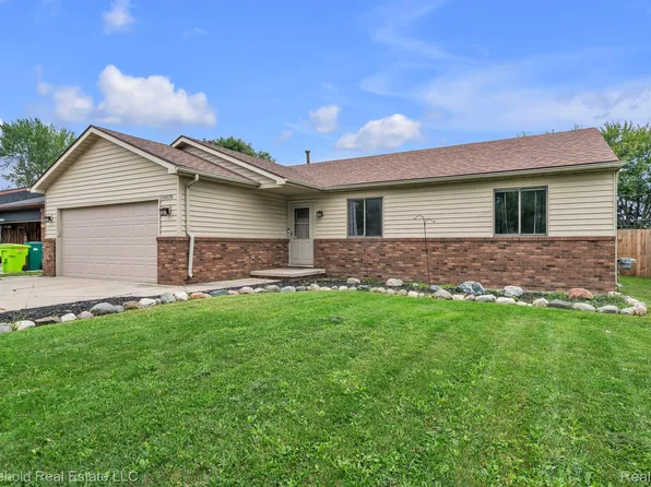 39870 Bridgeview St, Harrison Township, MI 48045