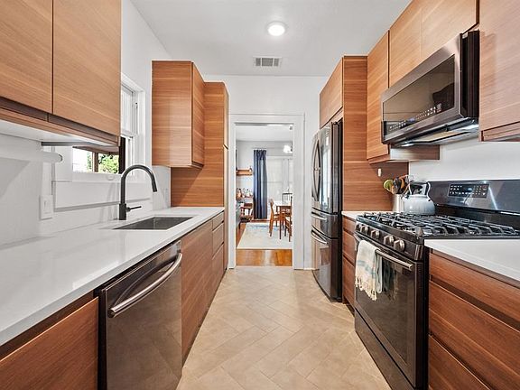 5th image of 1218 Elmwood Blvd