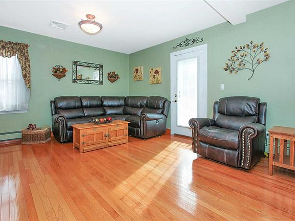 4th image of 1029 Hillside Blvd