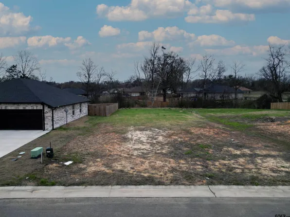 104 Arledge St, Mount Pleasant, TX 75455