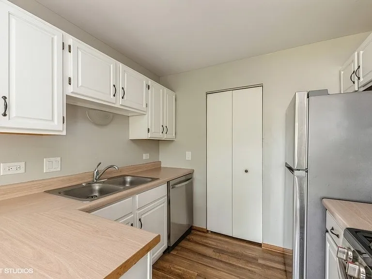 302 Newport Ln #B2 — Photo 5